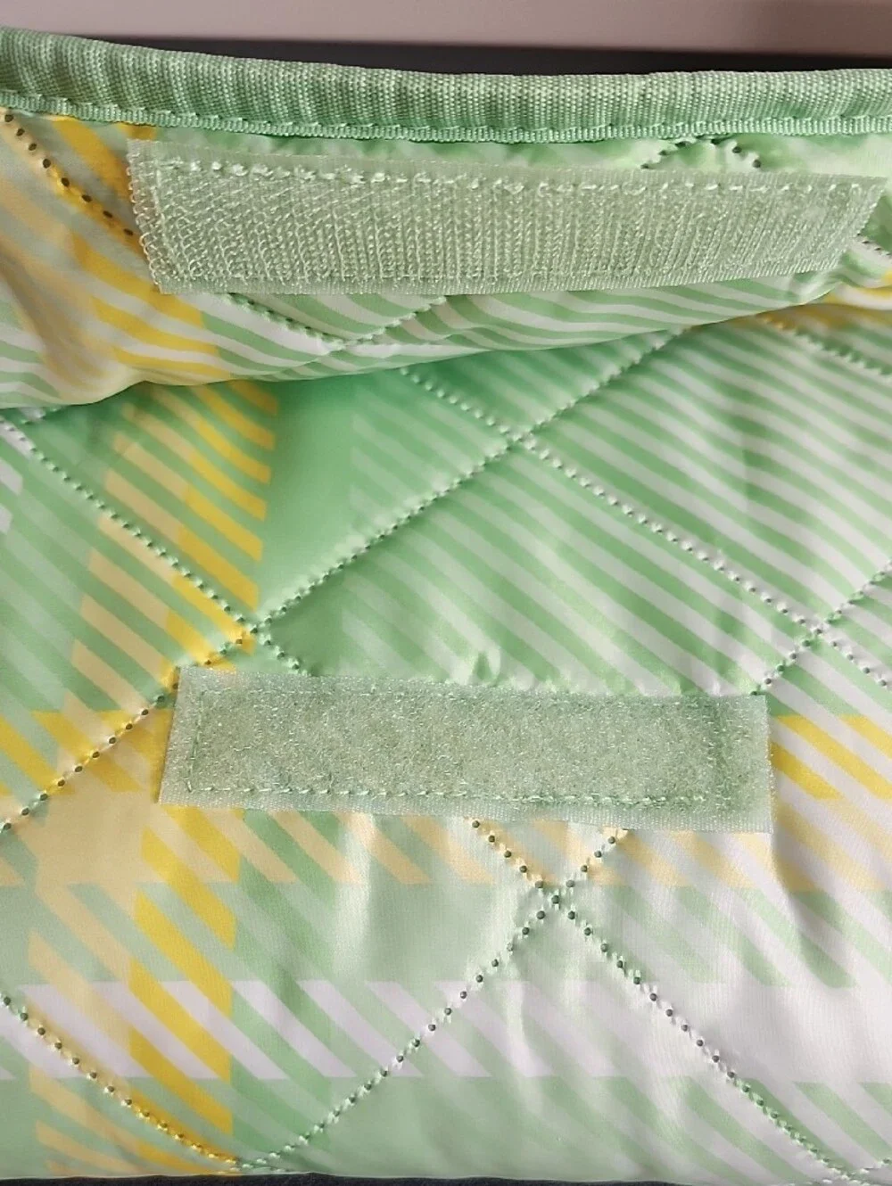 New Clinique Quilted Travel Picnic Blanket in Mint Green & Yellow With Handle